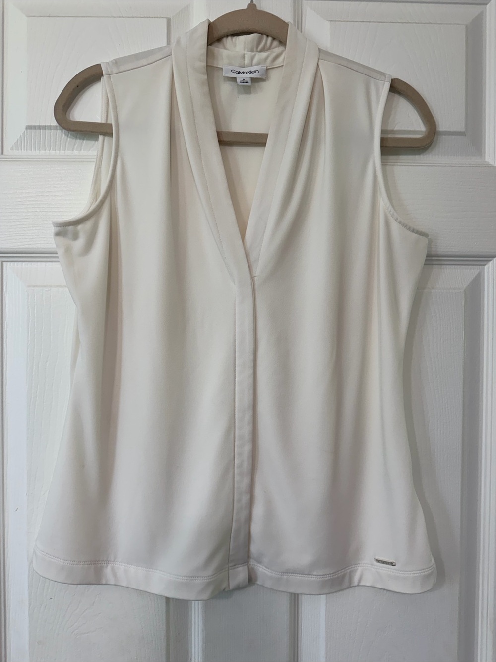 Calvin Klein V-Neck Sleeveless Shell Top in Color White Size S